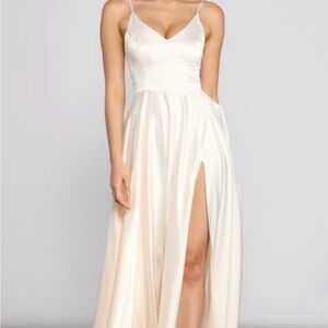 Windsor Elegant Cream Evening Gown Size 1/2 NWT